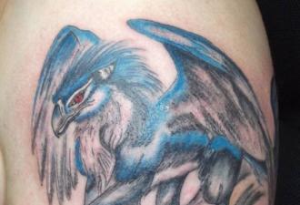 Pomen tetovaže grifina Tattoo na roki za fante grifon