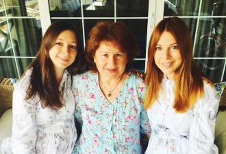 น้องสาวของ Natalia Podolskaya โชว์ลูกแฝดแรกเกิดของเธอ