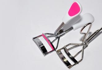 Eyelash curler What is the name of the device for curling eyelashes?